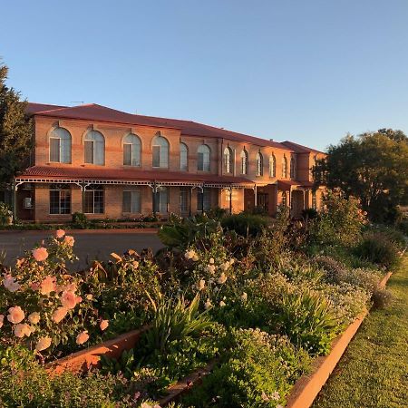 Heritage Motor Inn Goulburn Exterior foto